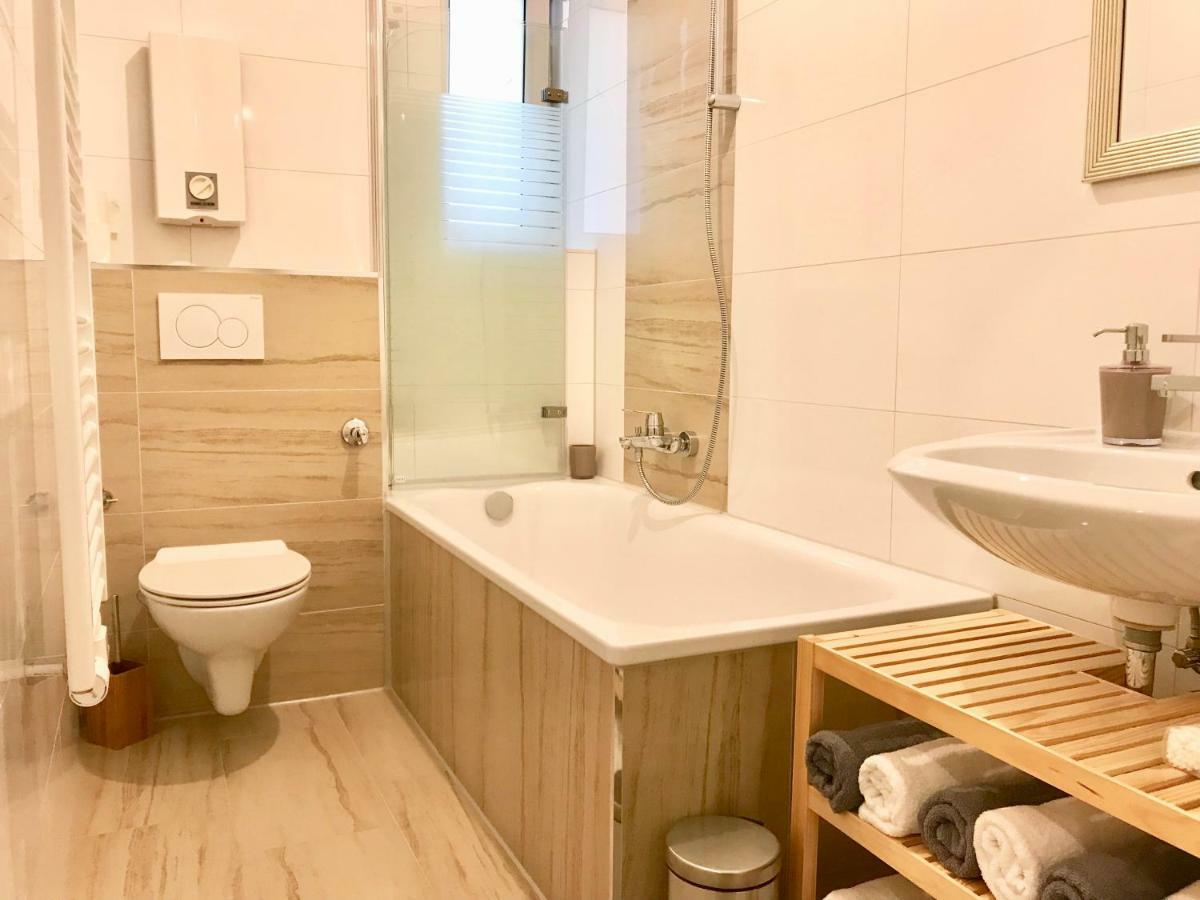 Apartments - Free Parking - Wifi - Kitchen Essen Exterior photo